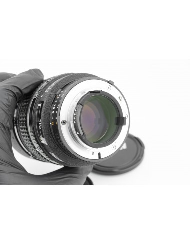 Nikon AF DC Nikkor 105mm 1:2 D