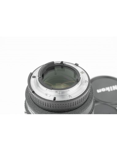Nikon AF DC Nikkor 105mm 1:2 D