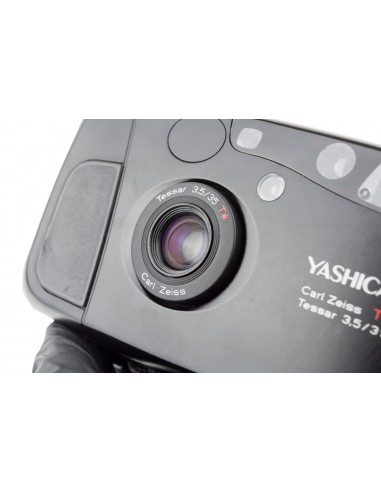 Yashica T4